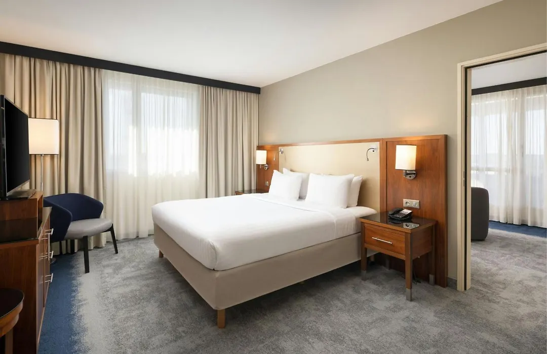 Courtyard By Marriott Toulouse Airport-1